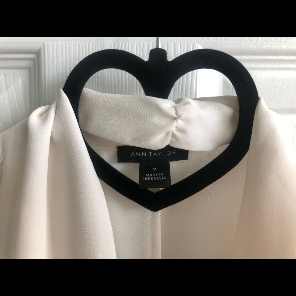 Ann Taylor Cream Tie-Neck Blouse | Size M | Sleeveless & Chic - Picture 7 of 15
